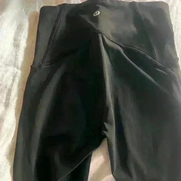 Lululemon Train Times Crop (17"), Black, Size 2 - Picture 10 of 10